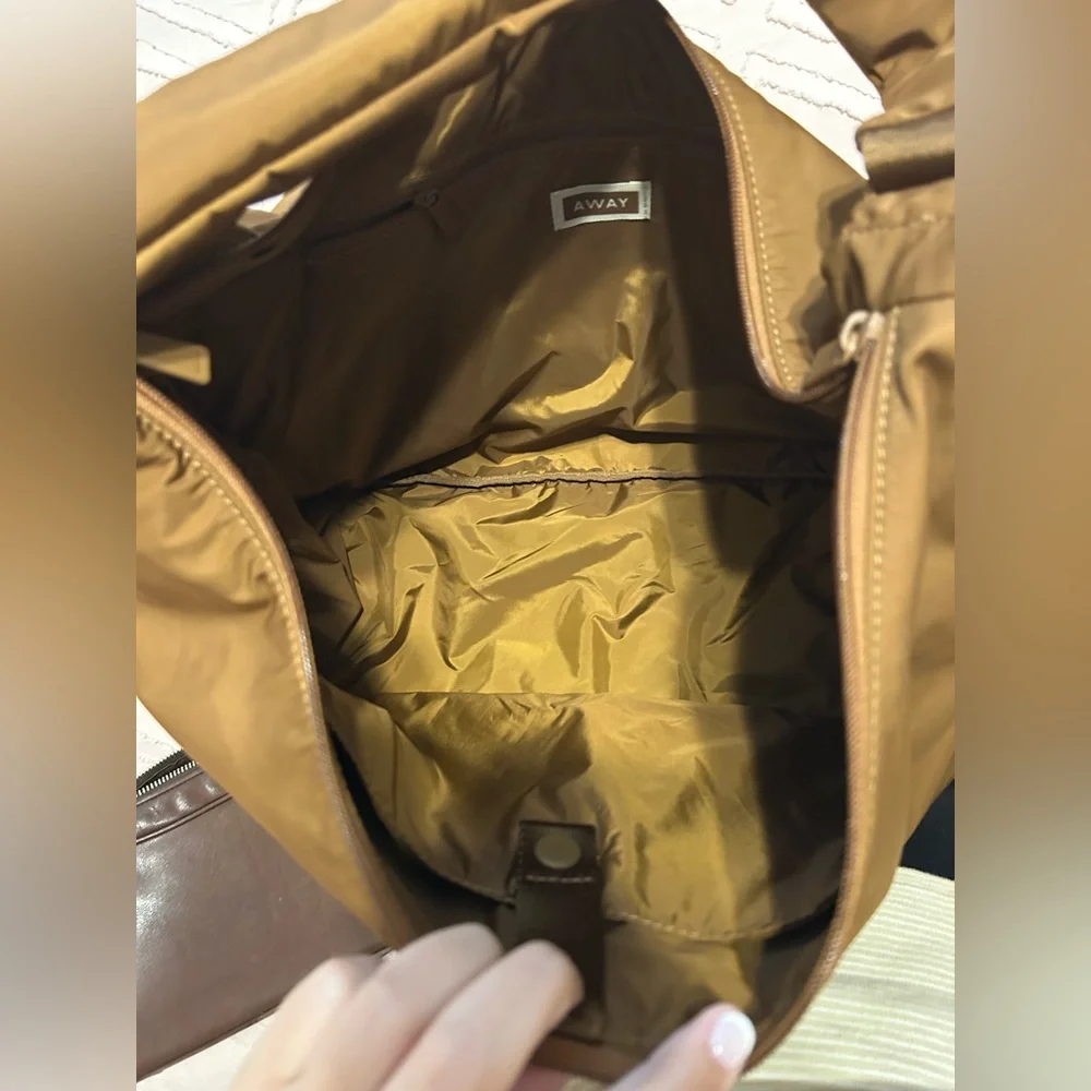 AWAY Nylon Bag - Picture 9 of 12